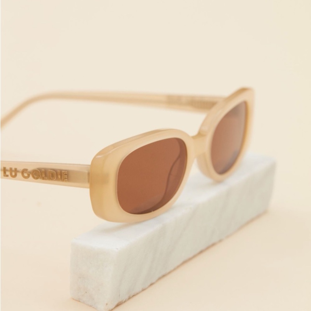 Lu Goldie Solene Butter Sunglasses - Picture 2 of 5
